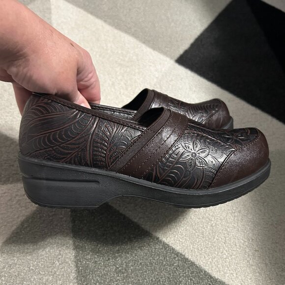 Easy Street Origin Brown Tool Floral Comfort Clogs Women's Size 8 WIDE - Picture 3 of 16